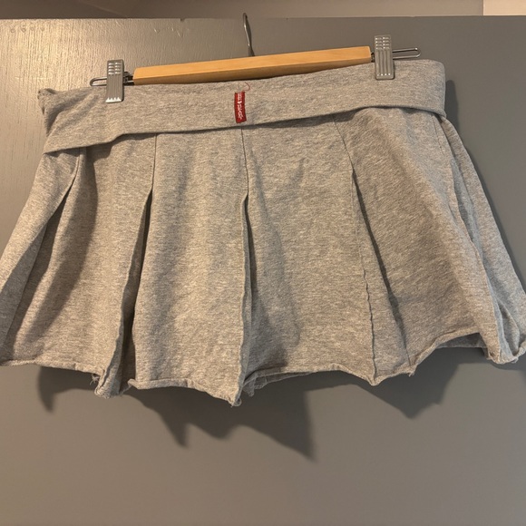Derek Heart Gray Pleated Skirt - Picture 2 of 2